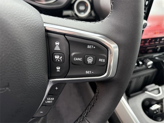 Ram 1500 Vehicle Full-screen Gallery Image 15