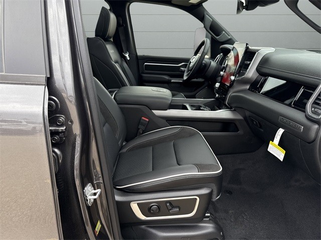 Ram 1500 Vehicle Full-screen Gallery Image 22