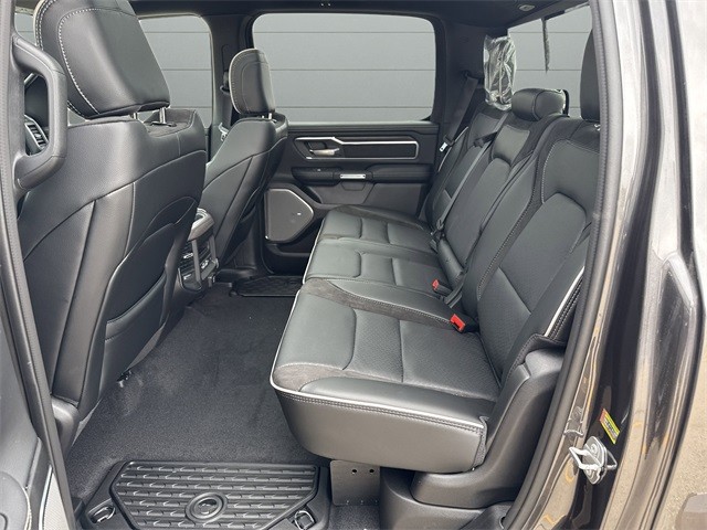 Ram 1500 Vehicle Full-screen Gallery Image 23