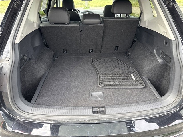 Volkswagen Tiguan Vehicle Full-screen Gallery Image 25