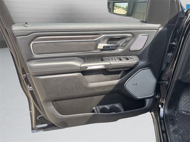 Ram 1500 Vehicle Full-screen Gallery Image 11