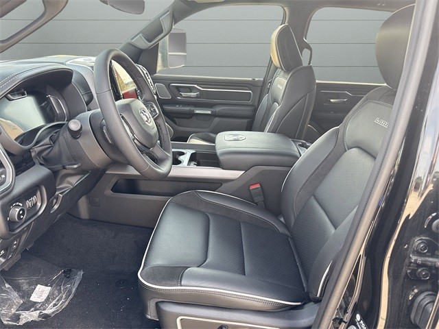 Ram 1500 Vehicle Full-screen Gallery Image 12