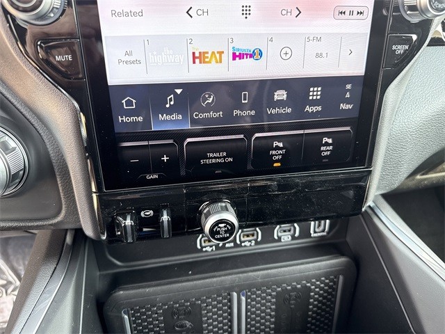 Ram 1500 Vehicle Full-screen Gallery Image 17