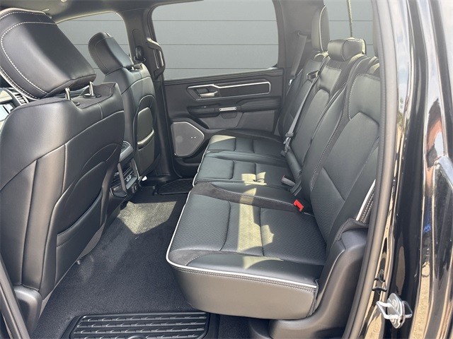 Ram 1500 Vehicle Full-screen Gallery Image 23