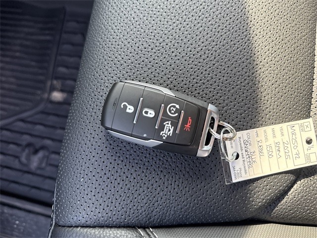 Ram 1500 Vehicle Full-screen Gallery Image 10