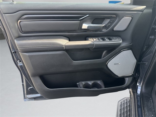 Ram 1500 Vehicle Full-screen Gallery Image 11