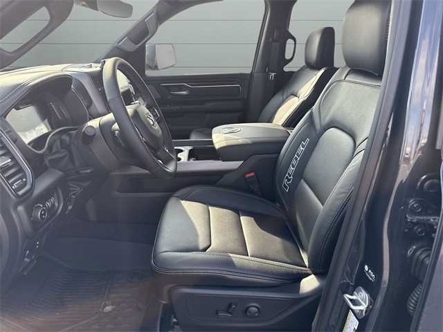 Ram 1500 Vehicle Full-screen Gallery Image 12