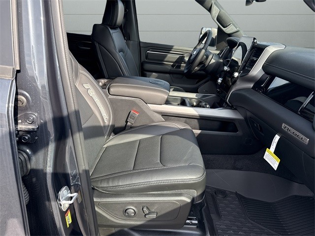 Ram 1500 Vehicle Full-screen Gallery Image 21