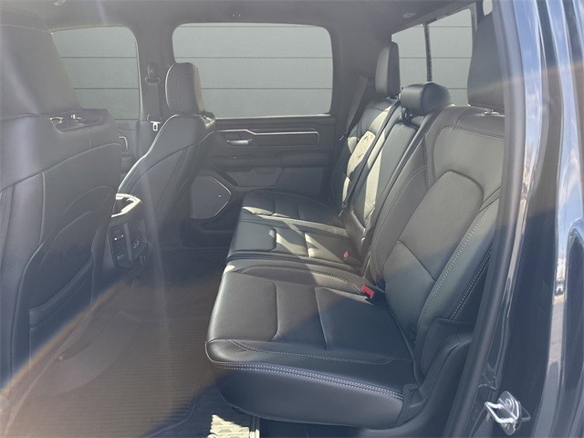 Ram 1500 Vehicle Full-screen Gallery Image 22