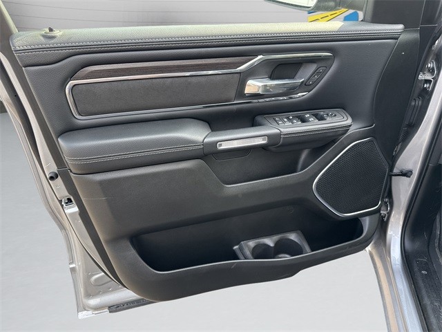 Ram 1500 Vehicle Full-screen Gallery Image 11