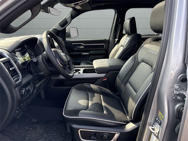 Ram 1500 Vehicle Full-screen Gallery Image 12