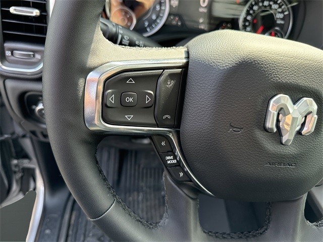 Ram 1500 Vehicle Full-screen Gallery Image 14