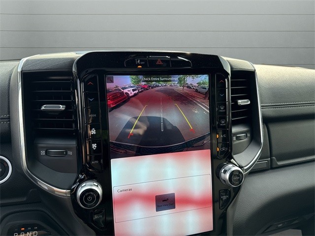 Ram 1500 Vehicle Full-screen Gallery Image 18