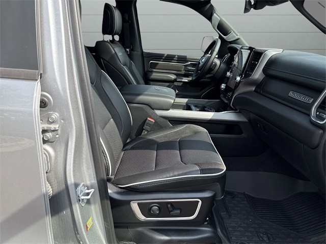 Ram 1500 Vehicle Full-screen Gallery Image 22