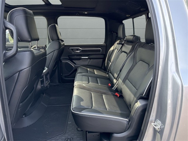 Ram 1500 Vehicle Full-screen Gallery Image 23