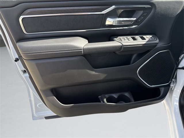 Ram 1500 Vehicle Full-screen Gallery Image 11