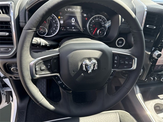 Ram 1500 Vehicle Full-screen Gallery Image 13