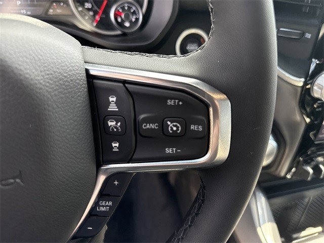 Ram 1500 Vehicle Full-screen Gallery Image 15