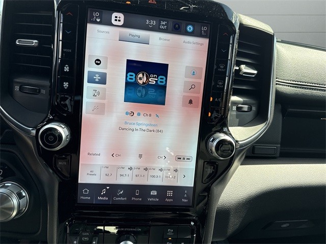 Ram 1500 Vehicle Full-screen Gallery Image 17