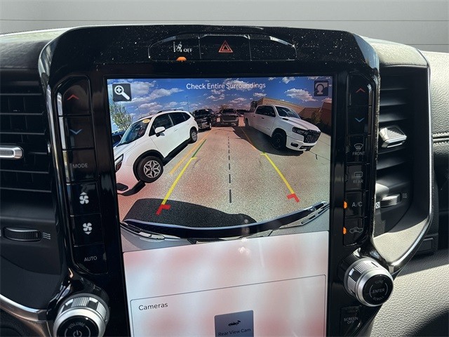 Ram 1500 Vehicle Full-screen Gallery Image 18