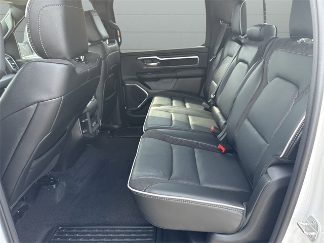 Ram 1500 Vehicle Full-screen Gallery Image 22