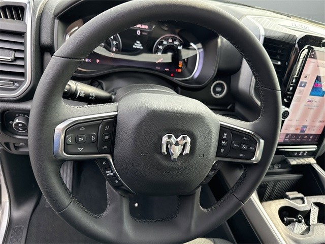 Ram 1500 Vehicle Full-screen Gallery Image 10