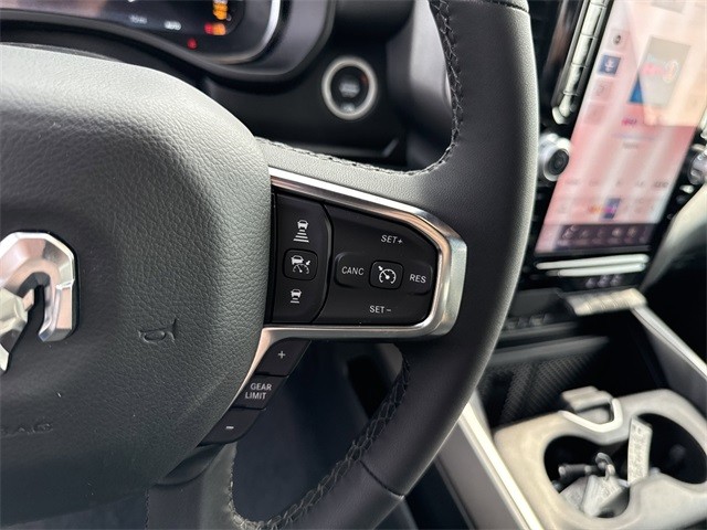 Ram 1500 Vehicle Full-screen Gallery Image 12