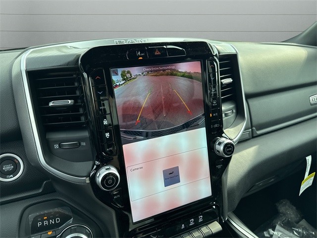 Ram 1500 Vehicle Full-screen Gallery Image 15