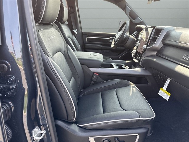 Ram 1500 Vehicle Full-screen Gallery Image 21