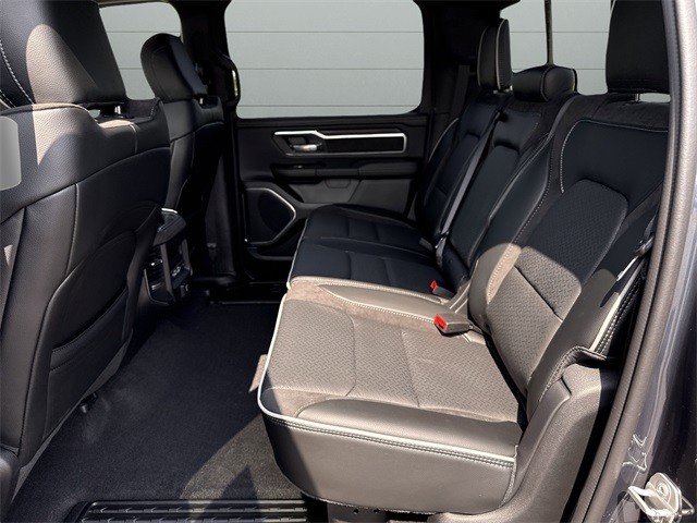 Ram 1500 Vehicle Full-screen Gallery Image 22