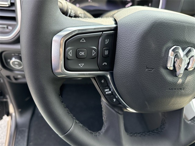 Ram 1500 Vehicle Full-screen Gallery Image 14