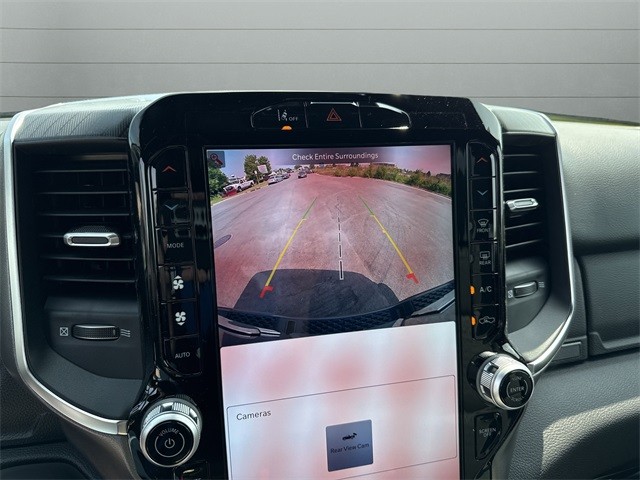 Ram 1500 Vehicle Full-screen Gallery Image 18