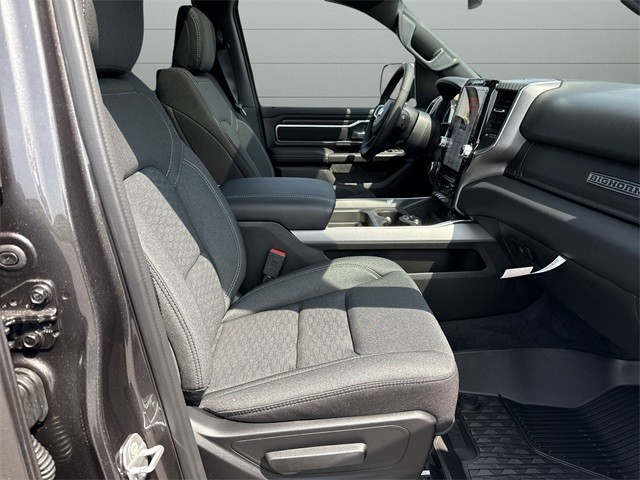 Ram 1500 Vehicle Full-screen Gallery Image 22