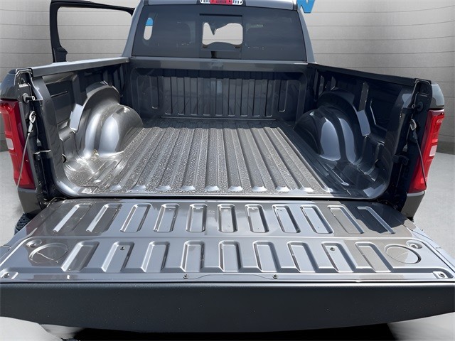 Ram 1500 Vehicle Full-screen Gallery Image 24