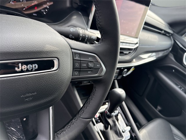 Jeep Compass Vehicle Full-screen Gallery Image 15