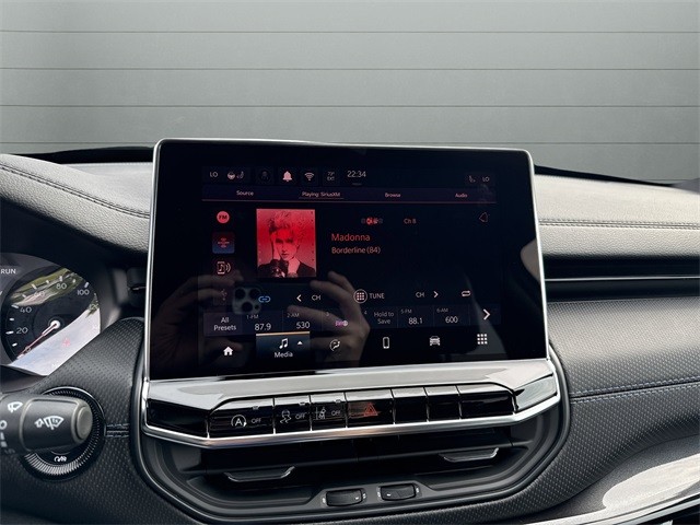 Jeep Compass Vehicle Full-screen Gallery Image 18