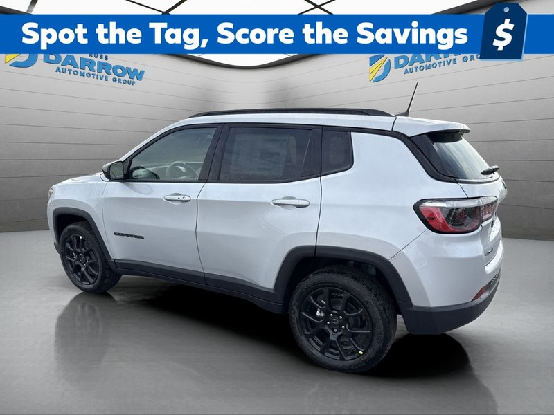 Jeep Compass Vehicle Full-screen Gallery Image 3