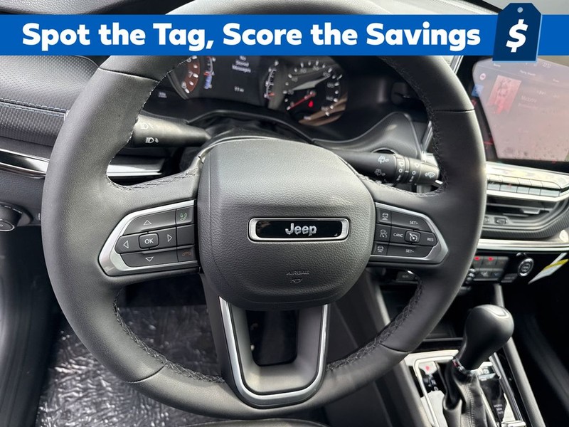 Jeep Compass Vehicle Full-screen Gallery Image 13