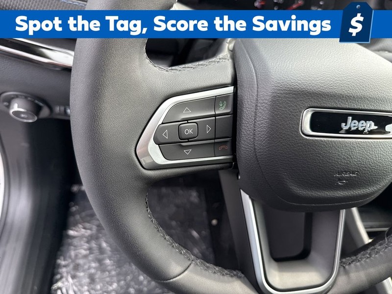 Jeep Compass Vehicle Full-screen Gallery Image 14