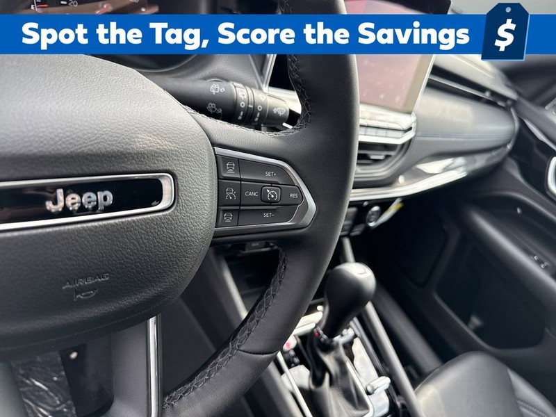 Jeep Compass Vehicle Full-screen Gallery Image 15