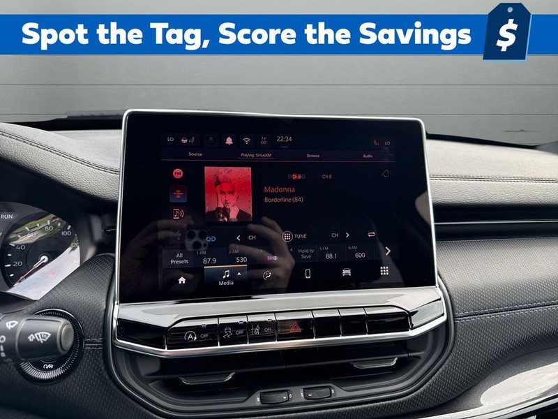 Jeep Compass Vehicle Full-screen Gallery Image 18