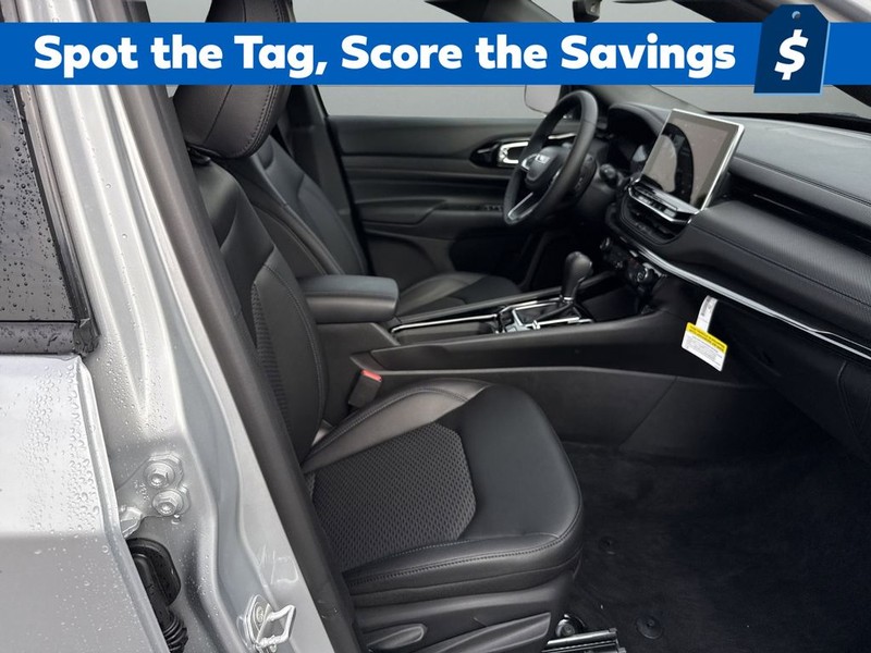 Jeep Compass Vehicle Full-screen Gallery Image 21