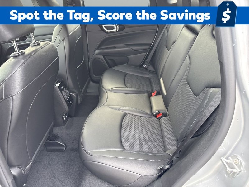 Jeep Compass Vehicle Full-screen Gallery Image 22