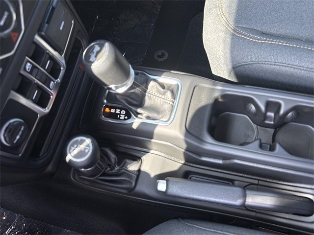 Jeep Wrangler Vehicle Full-screen Gallery Image 16