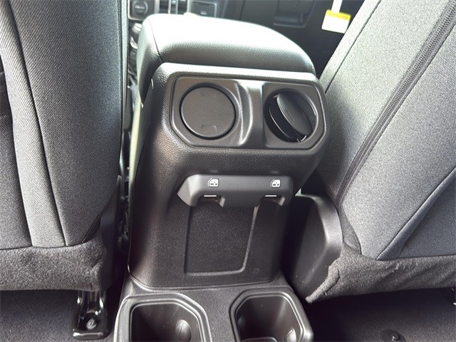 Jeep Wrangler Vehicle Full-screen Gallery Image 19