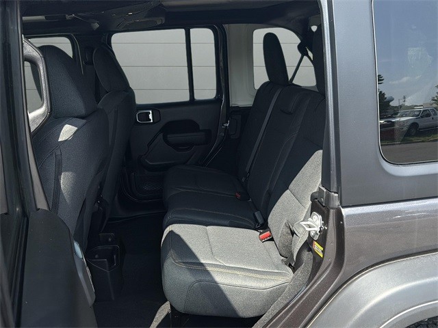 Jeep Wrangler Vehicle Full-screen Gallery Image 20