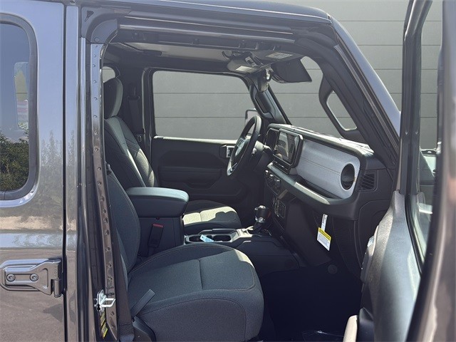 Jeep Wrangler Vehicle Full-screen Gallery Image 21