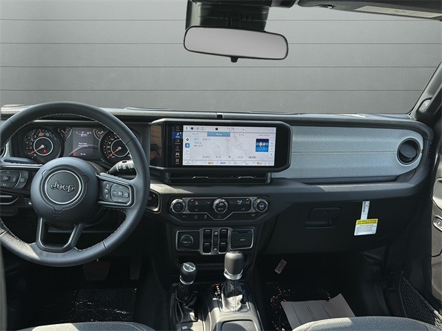 Jeep Wrangler Vehicle Full-screen Gallery Image 24