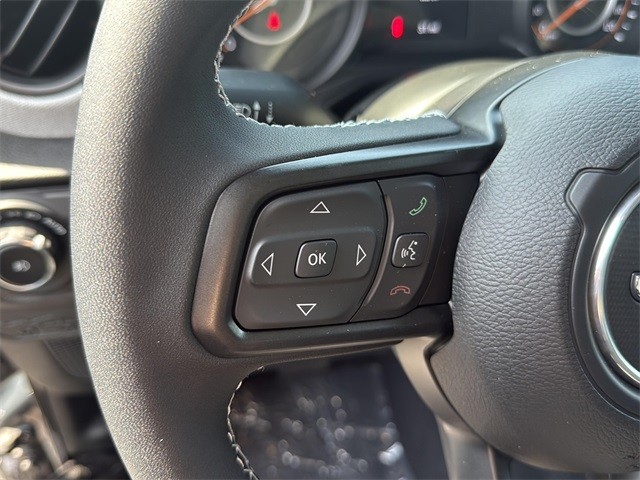 Jeep Wrangler Vehicle Full-screen Gallery Image 27