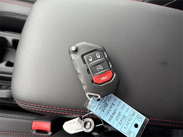 Jeep Wrangler Vehicle Full-screen Gallery Image 10